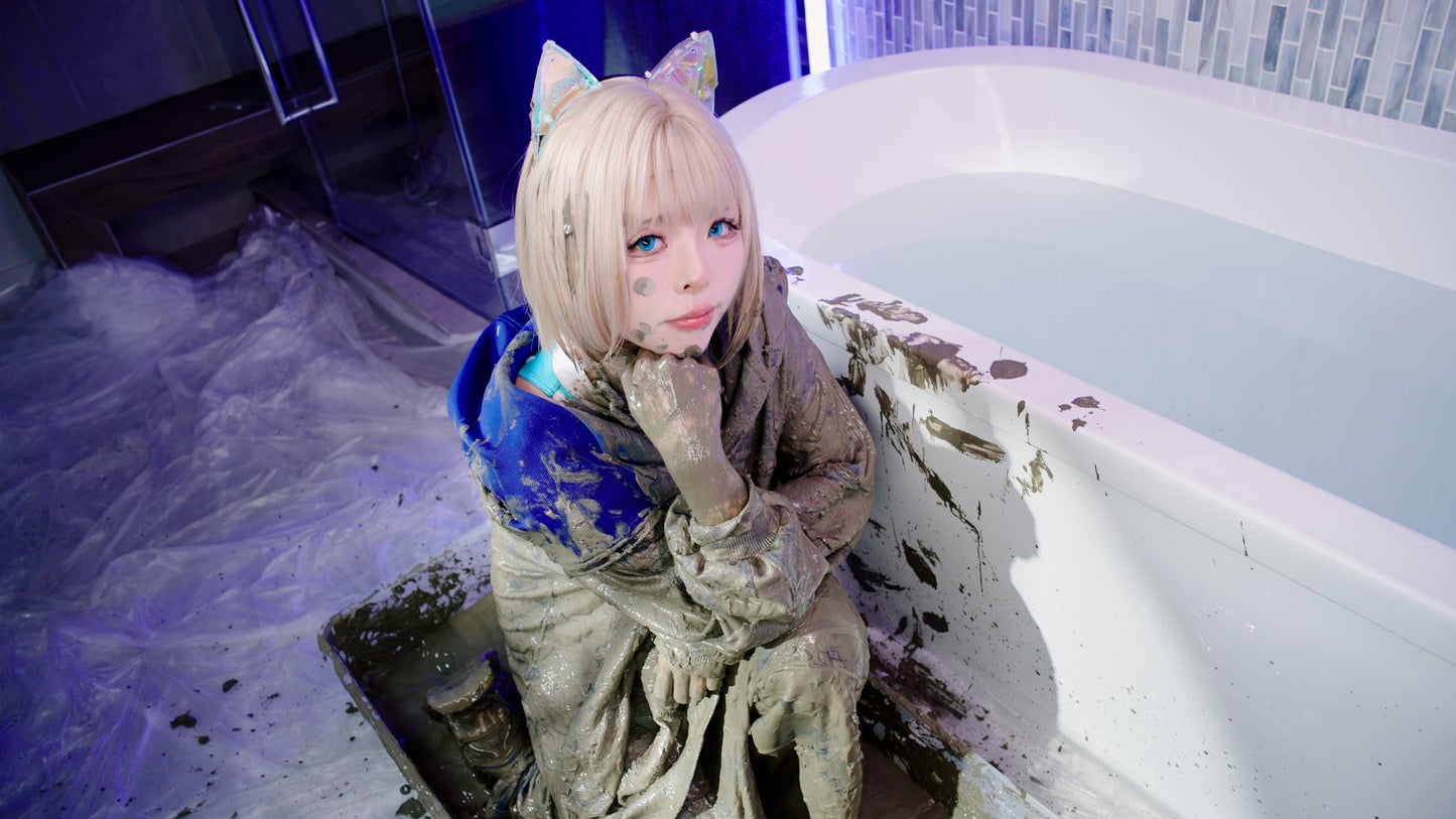 EP69: Tracksuit x Swimsuit 3.0! Subculture Sporty Girl Baths in Lotion & Mud (Part.1)