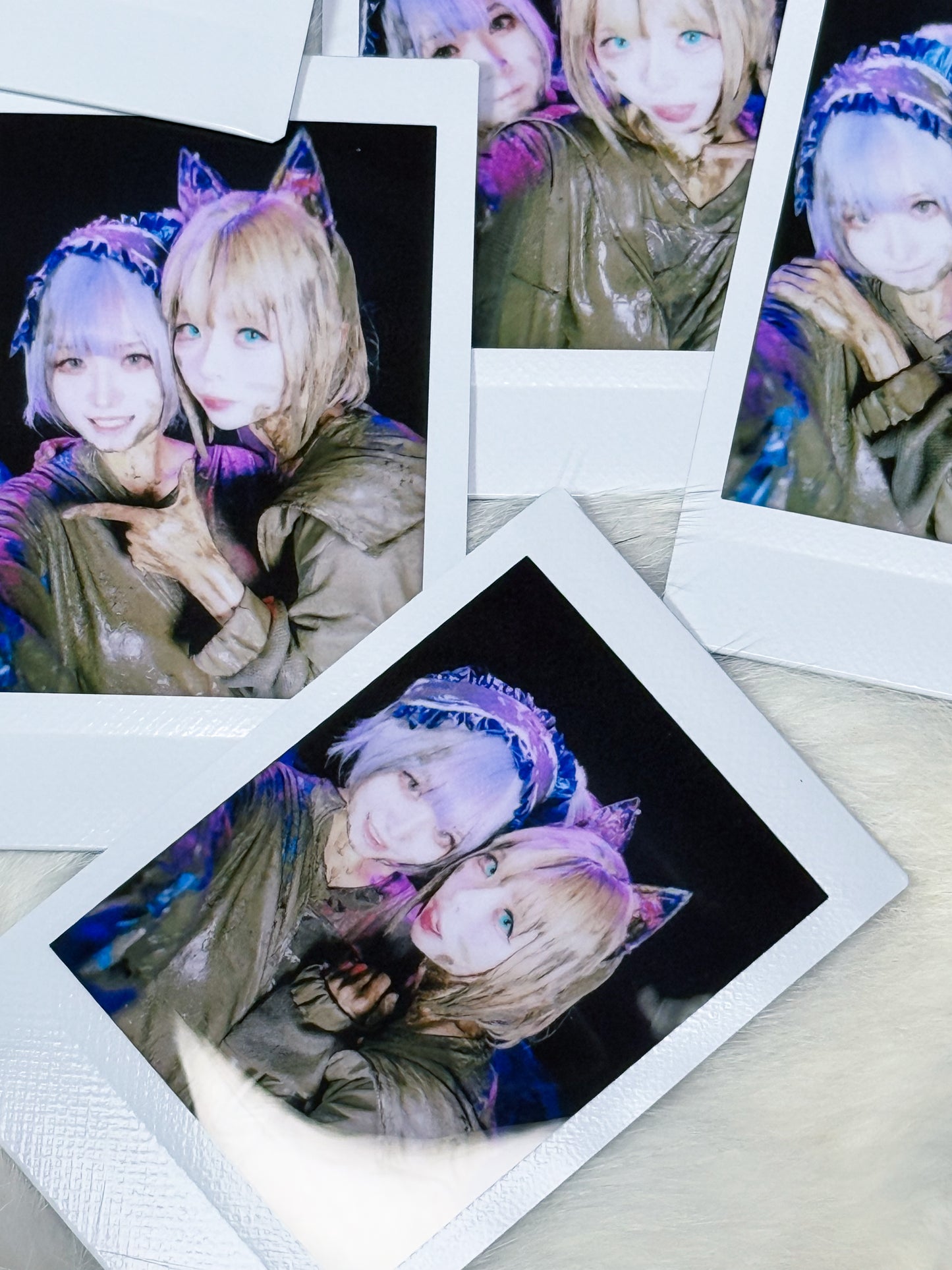 SP: Subculture Tracksuit Twin Girls' Muddy Cheki Polaroid Photo