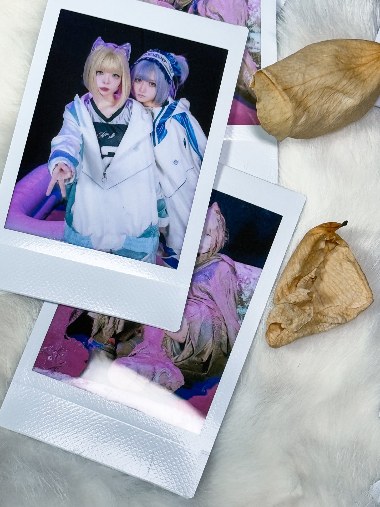 SP: Subculture Tracksuit Twin Girls' Muddy Cheki Polaroid Photo