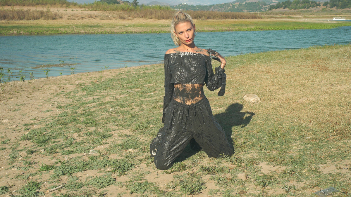 Muddy Reebok S EP33: Y2K Girl Muddy Bath In Reebok Trackpants & Baffulo Sneakers – RSS ...