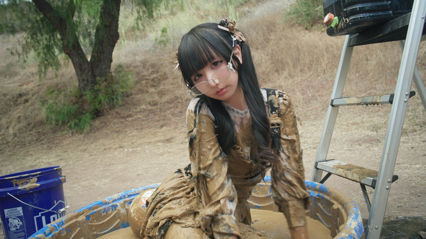 EP89: Jirai Girl Mud Baths in Moroccan Clay (With Soccer Ball!)
