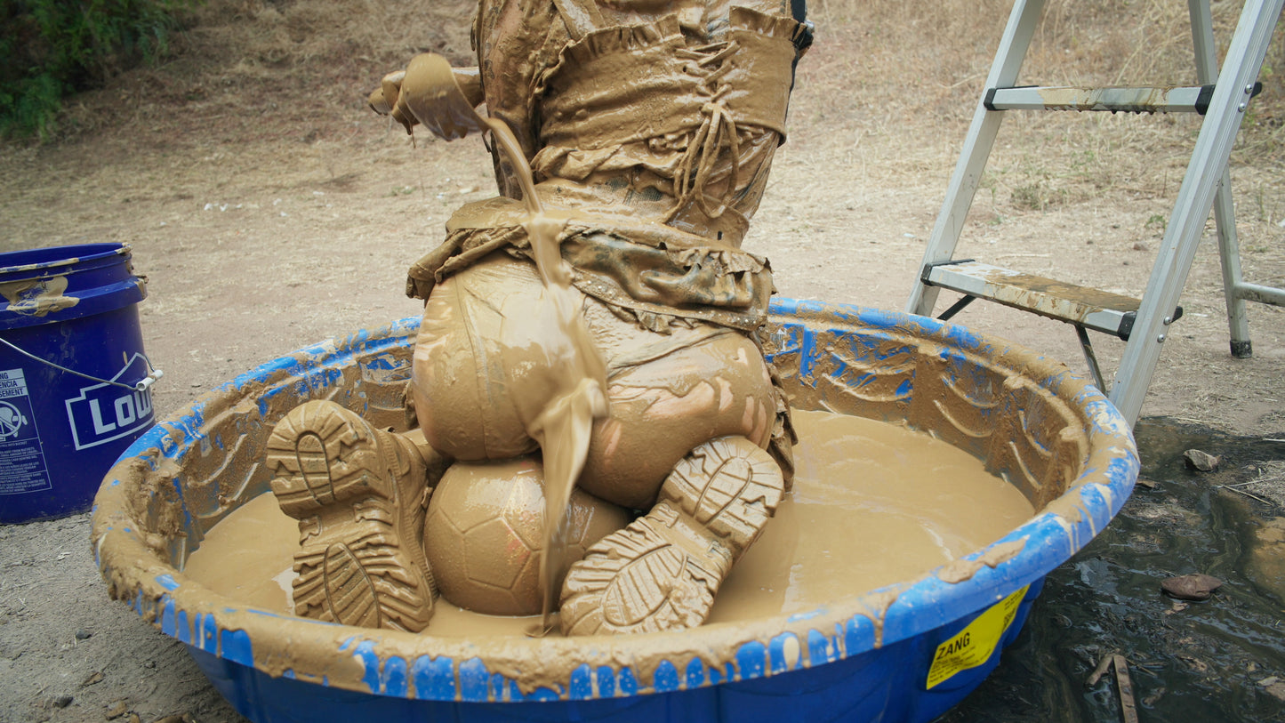 EP89: Jirai Girl Mud Baths in Moroccan Clay (With Soccer Ball!)