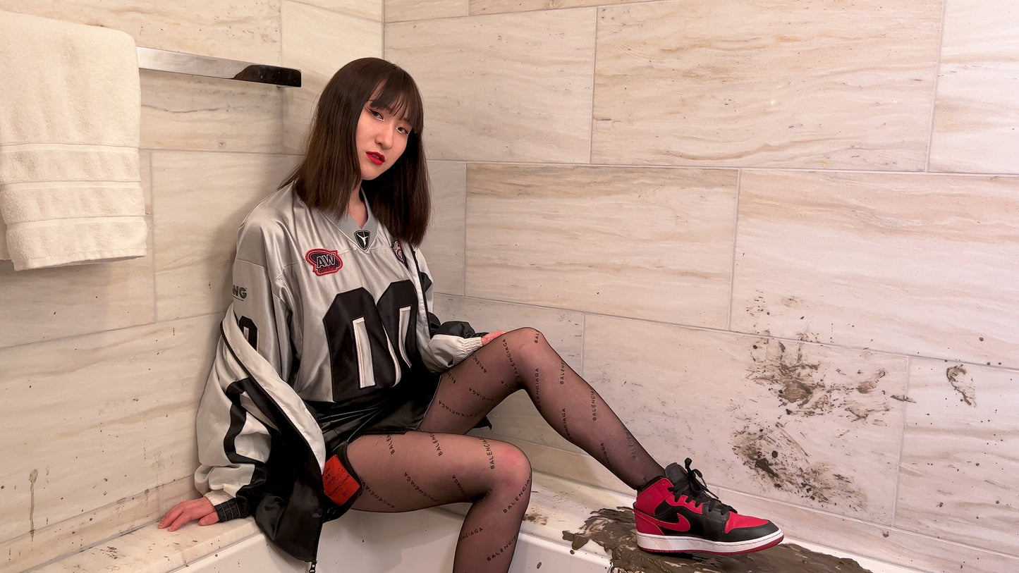 EP27: Pantyhose x Sneakers: Sporty Sexy Outfit Mud Bath | VIDEO